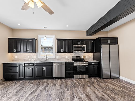 3rd image of 6 Latchkey Ln