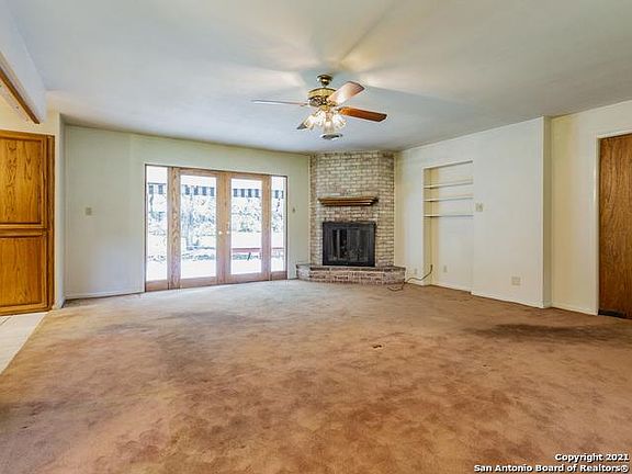 3rd image of 209 Meadowbrook Dr