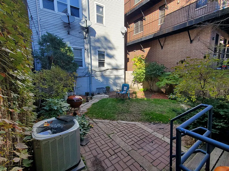 1317 W Roscoe St #G — Photo 9