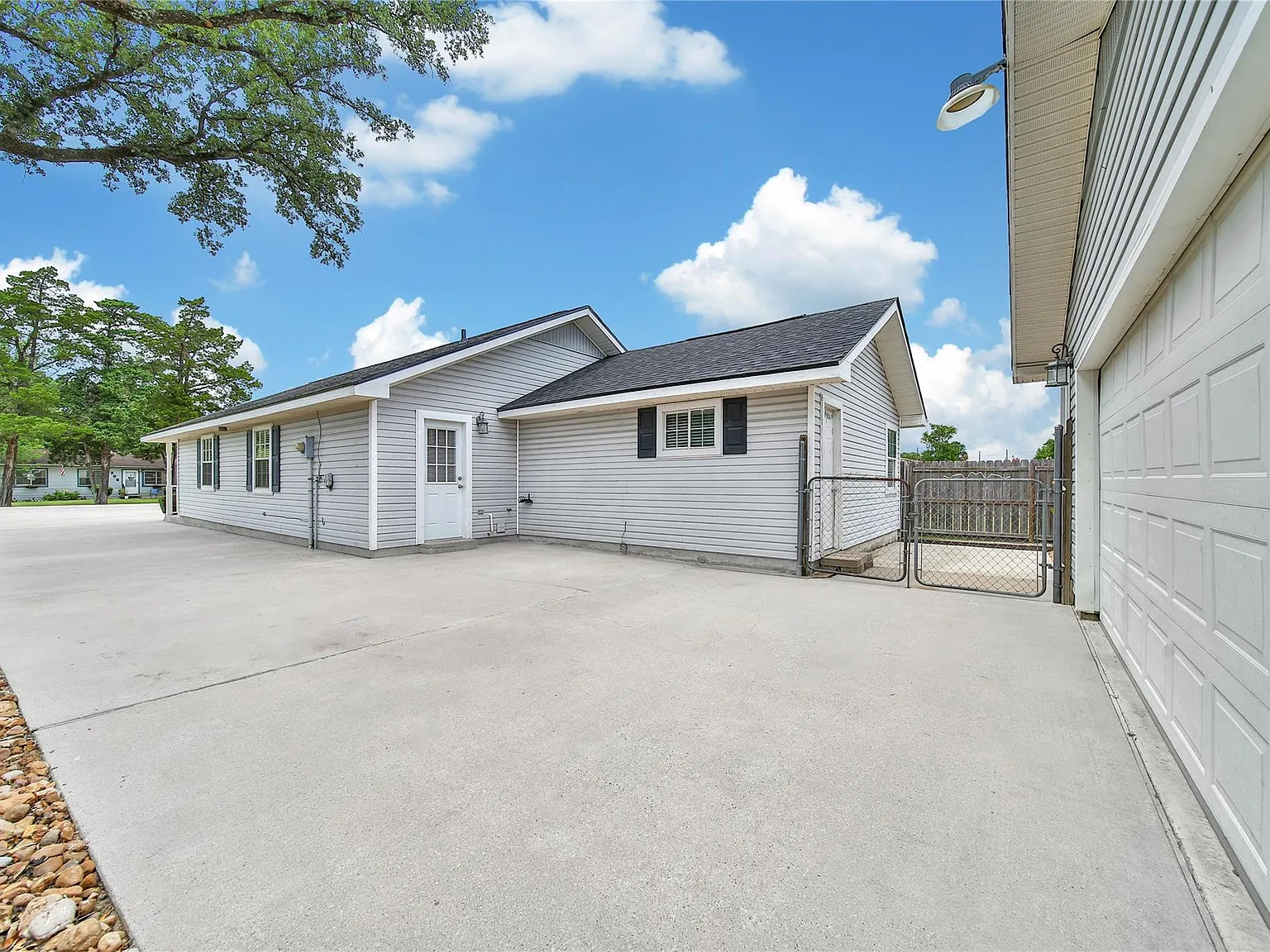 3 bed, 2.0 bath, 1527 sqft, $2,250 — Photo 3