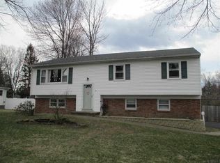 8 Malpass Rd, Albany, NY 12203