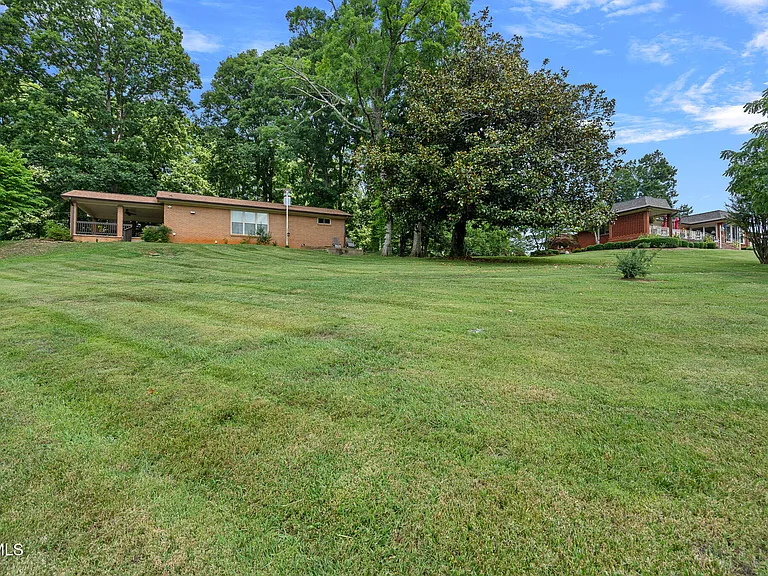 1220 Romans Dr — Photo 6