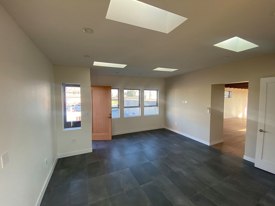 Entry/ Kitchen area