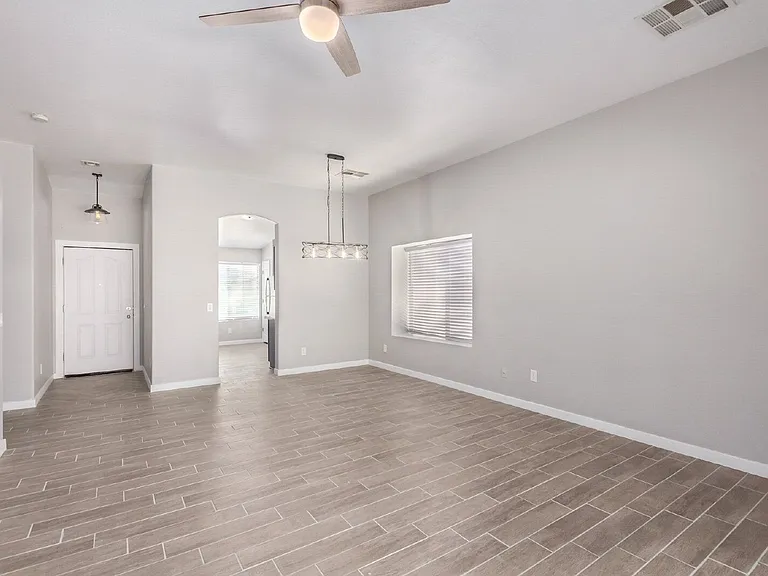 10012 W Wood St — Photo 4