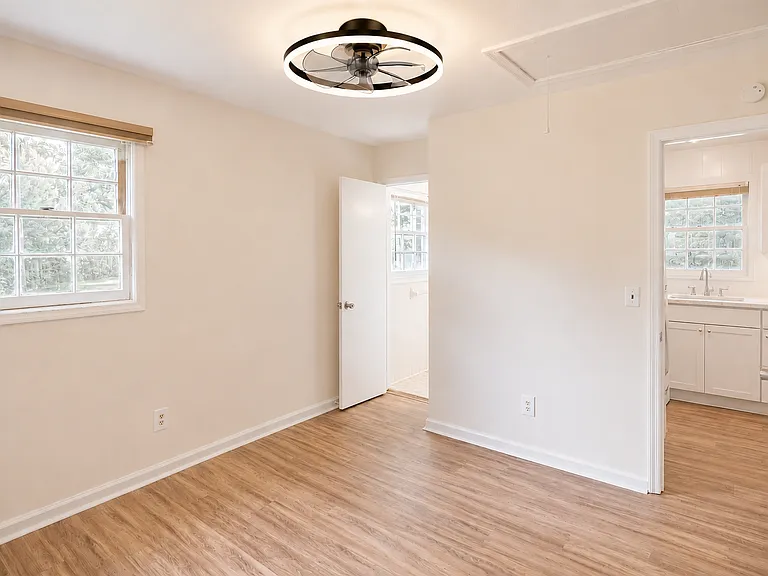 1671 Hunley Ave #B — Photo 15