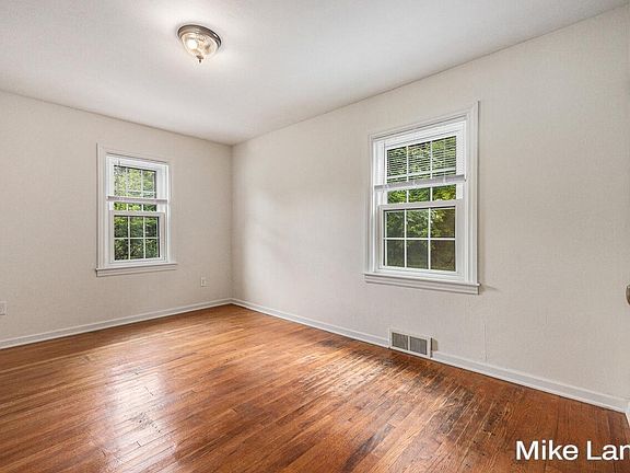 5th image of 160 Orchard Dr