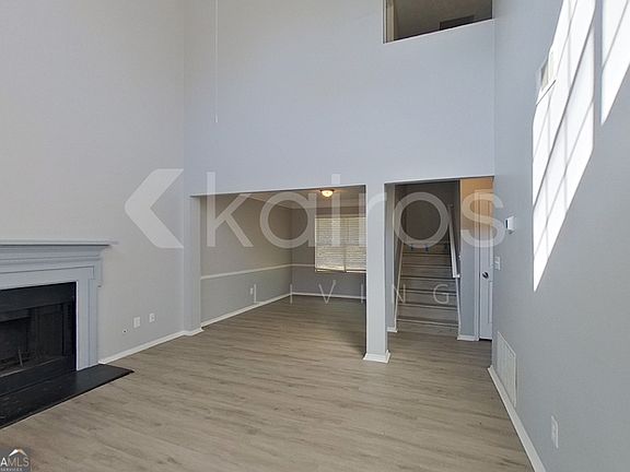 4th image of 3160 Creekwood Dr