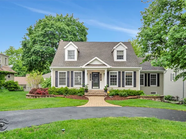 616 E Hillside Ave, Barrington, IL 60010