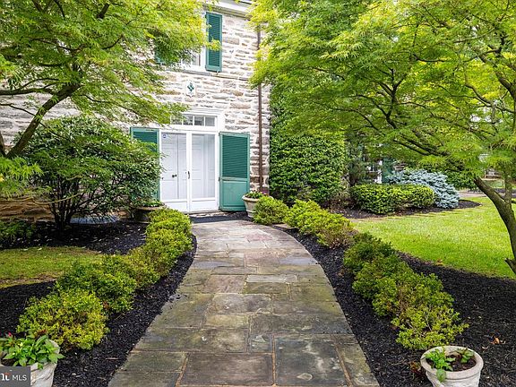 3rd image of 107 E Mill Rd