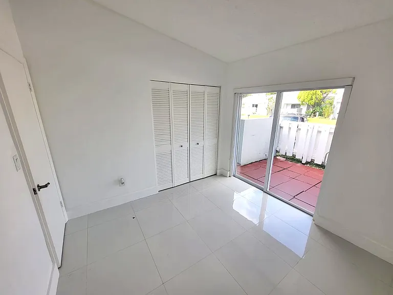 10345 SW 209th Ln — Photo 10