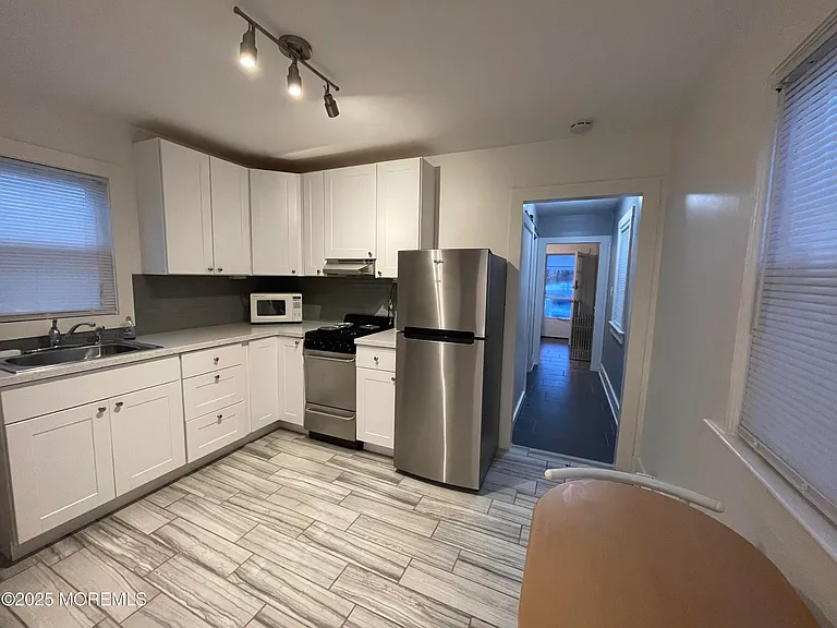 94 Poplar Ave — Photo 3
