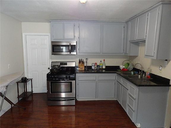 4th image of 2927 Louisa St