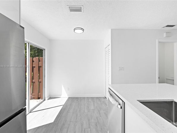 2917 NW Belmont Ln #2917, Hollywood, FL 33026