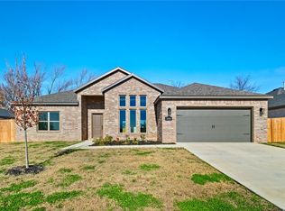 1004 Autumn Royal Ave, Lowell, AR 72745