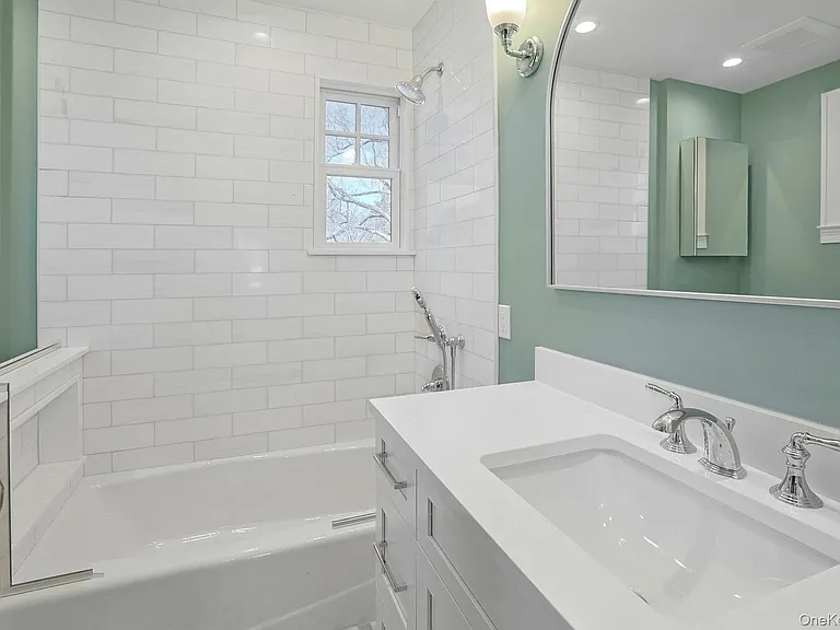 10 Robins Rd — Photo 21