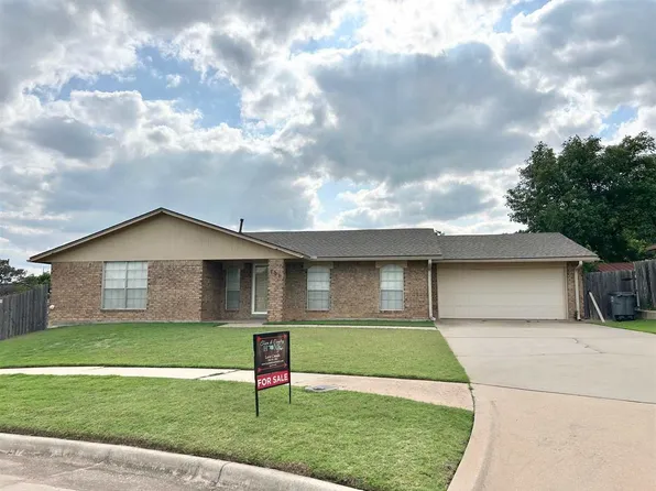 709 SW Chaucer Cir, Lawton, OK 73505