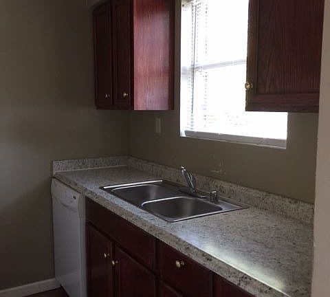 1140 Northwood Loop - Kitchen