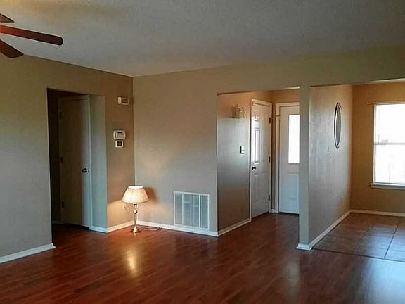2nd image of 814 S 39th St