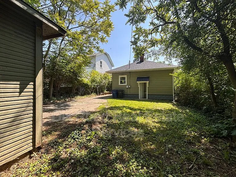 2109 Victoria Ave — Photo 3