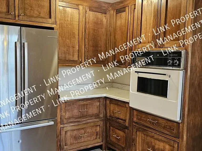 9328 Berkshire Cir — Photo 46