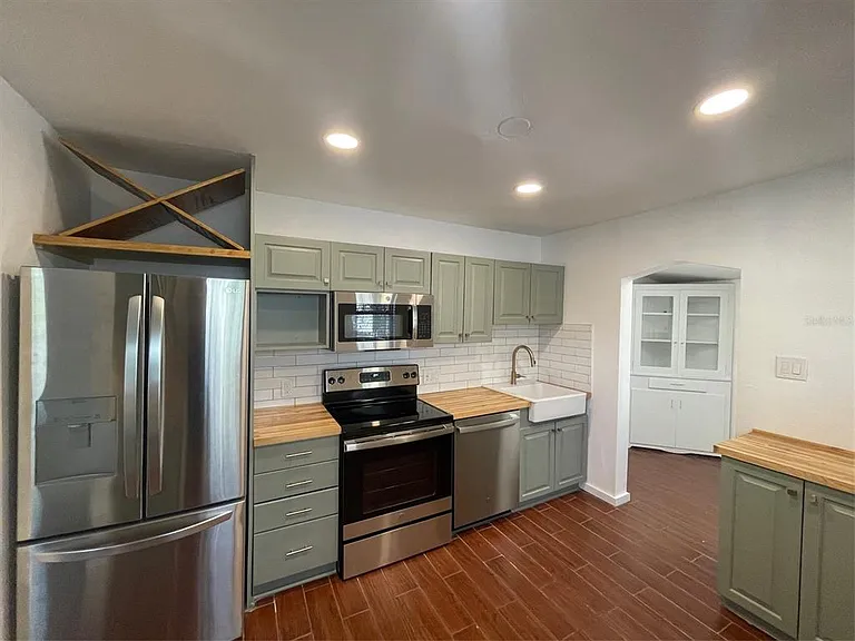 4221 Burlington Ave N — Photo 4