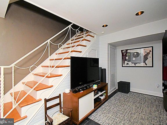 3rd image of 7805 Spring Ave