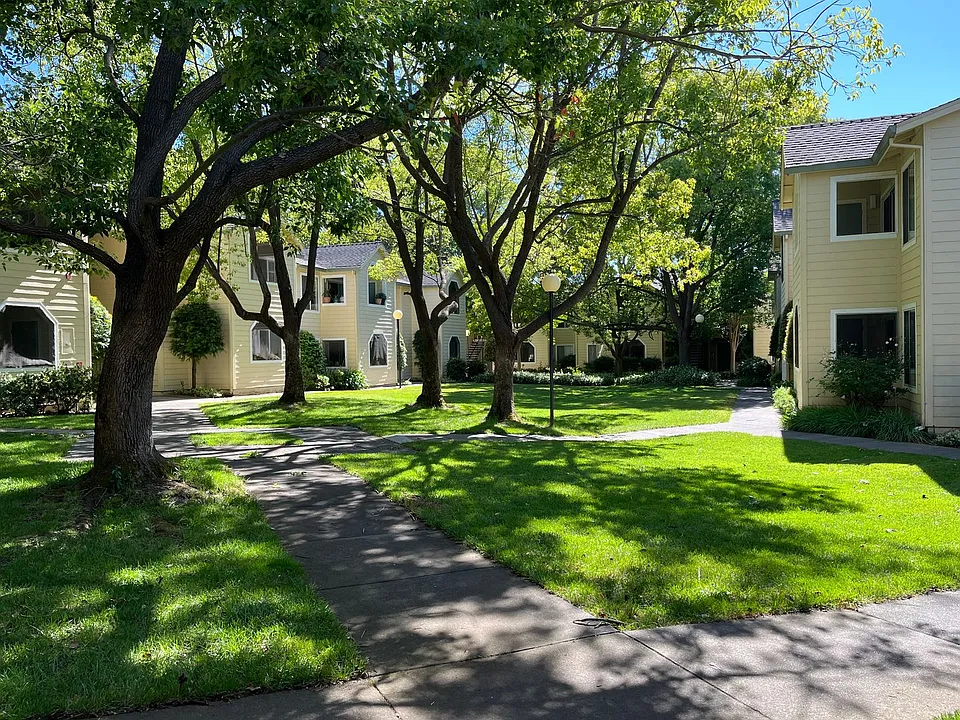 Great value, amazing location! 2 BR / 1 bath Napa $2,295