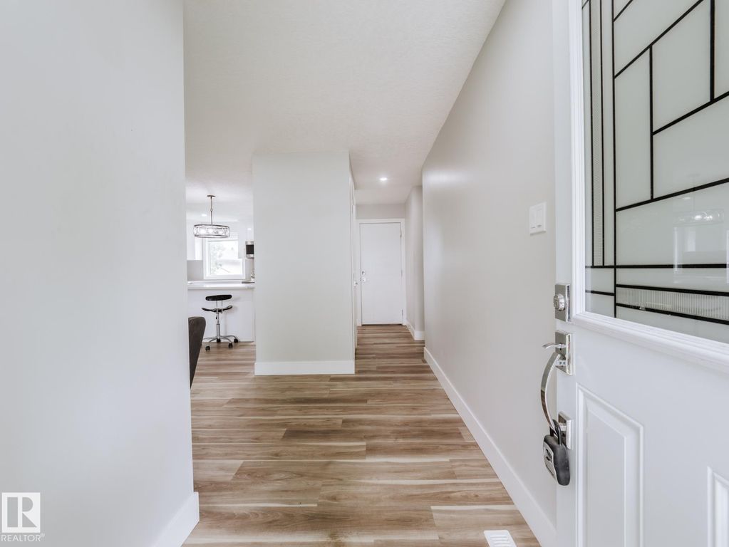 15011 59th St NW, Edmonton, AB - View 2