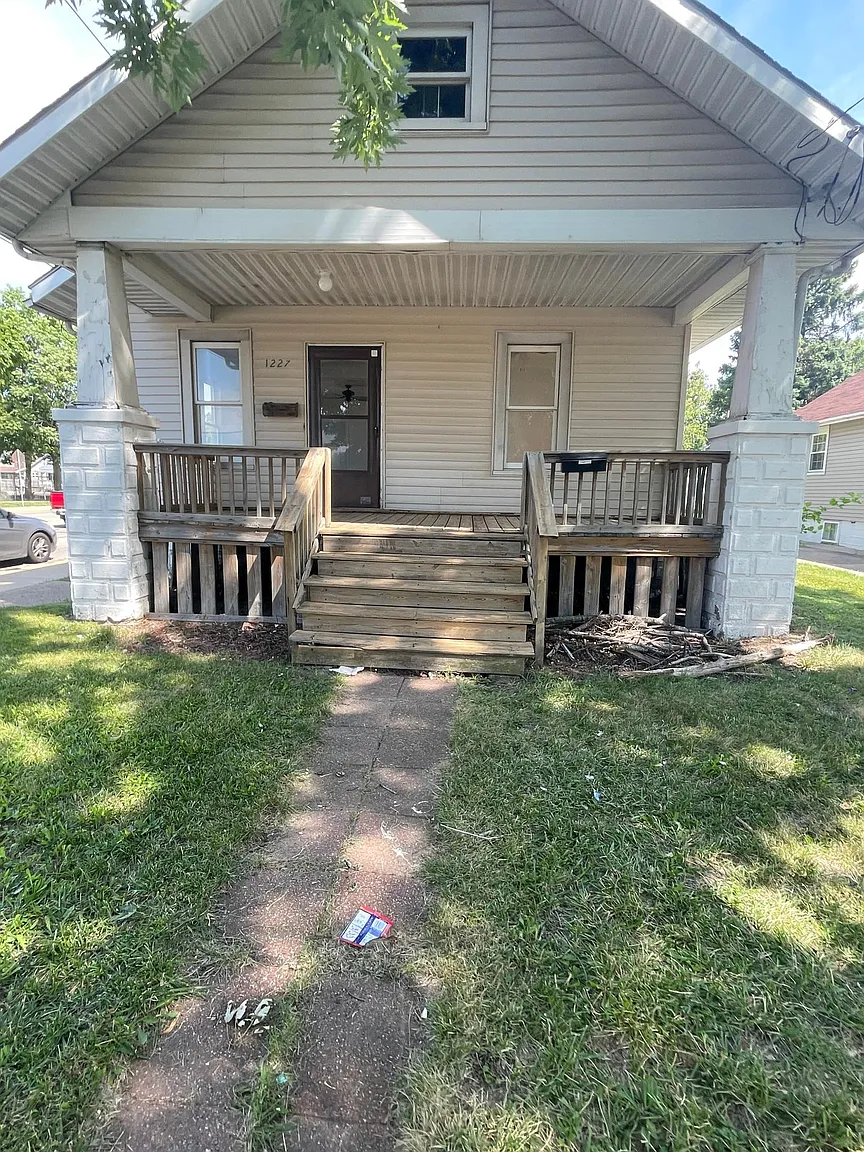 1227 W Virginia Ave photo 1