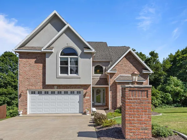 1004 Lucas Dr, Morgantown, WV 26505