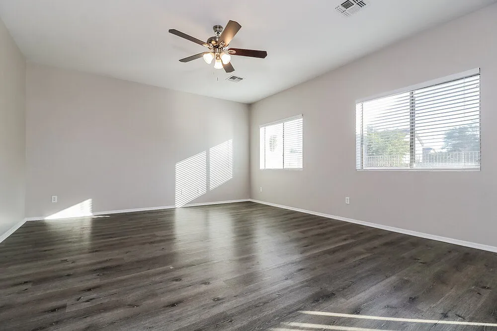 5 bed, 3.0 bath, 2929 sqft, $2,580 — Photo 4