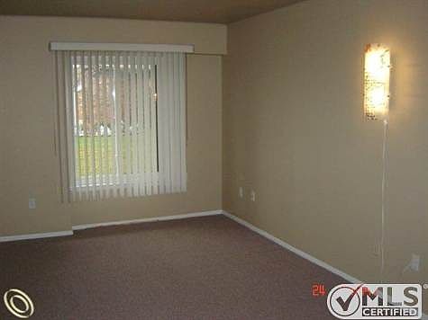 Bdrm a.JPG