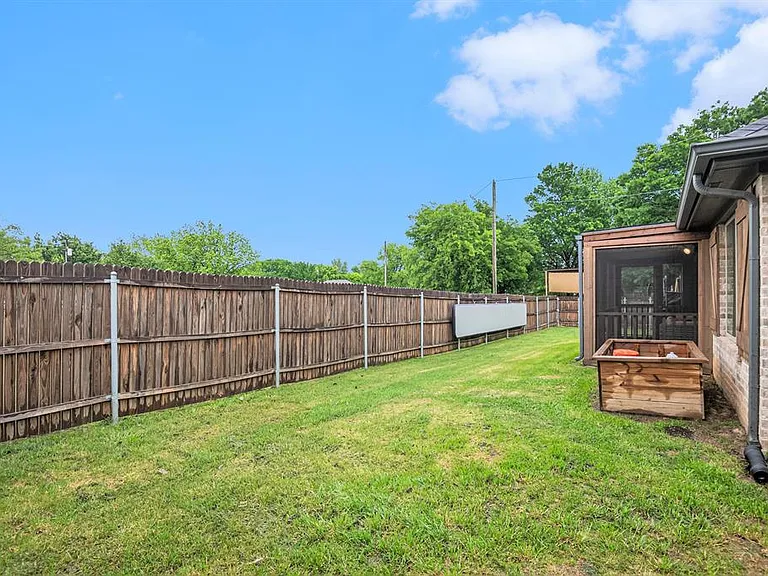 501 W Hobbs St — Photo 12