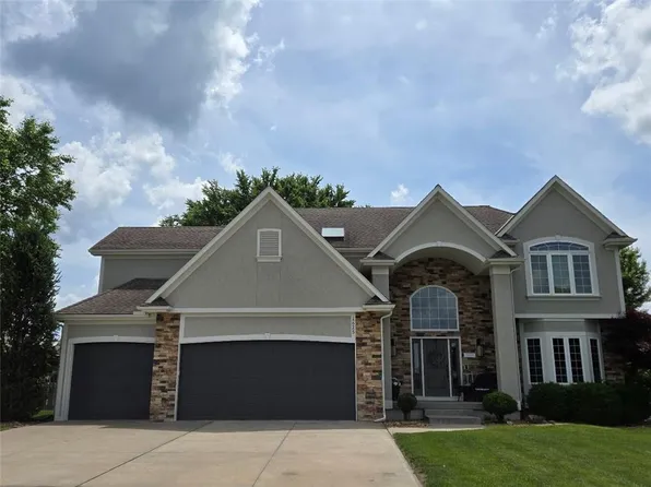 1625 NE Shadow Valley Dr, Lees Summit, MO 64064