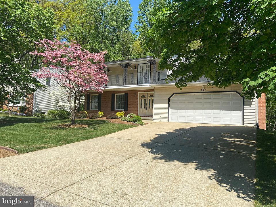 1st image of 621 Bay Green Dr