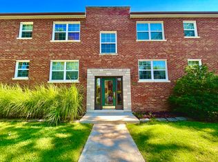5821 Sunshine Dr #A, Saint Louis, MO