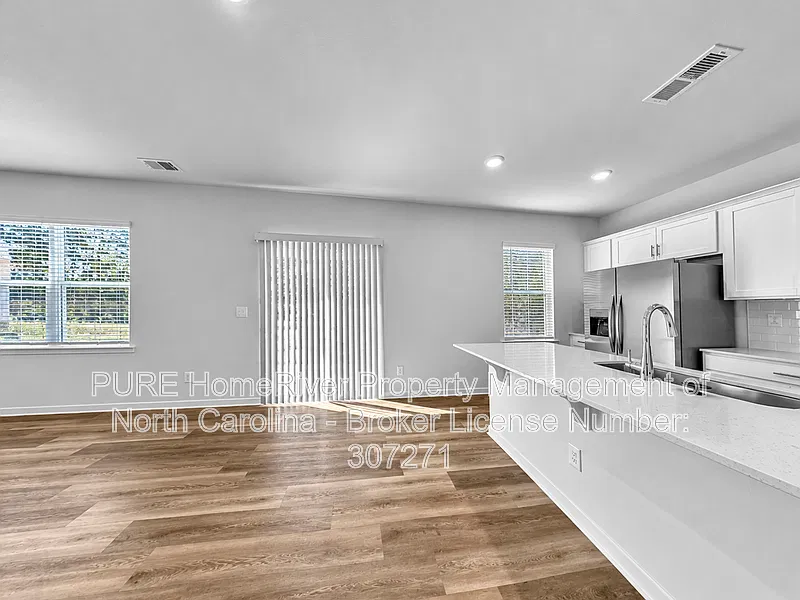 3 bed, 2.5 bath, 2175 sqft, $2,125 — Photo 2