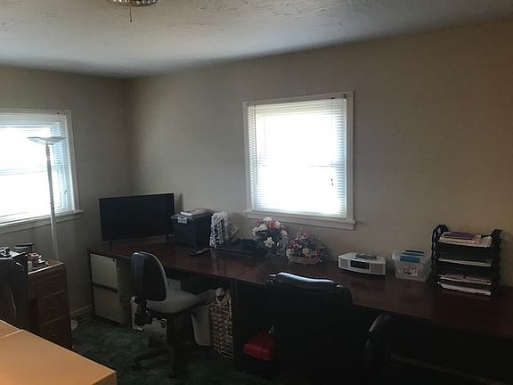 5th image of 108 Douglas St