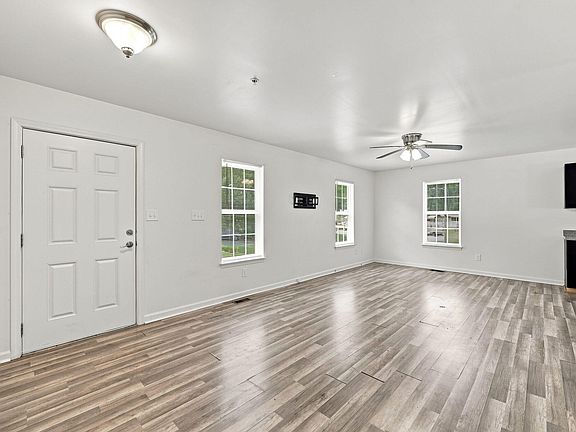 5th image of 323 Tinnin Rd