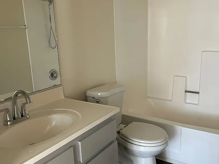Lake Street Apartments — Photo 18