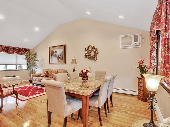 3rd image of 738 Seabury Ave