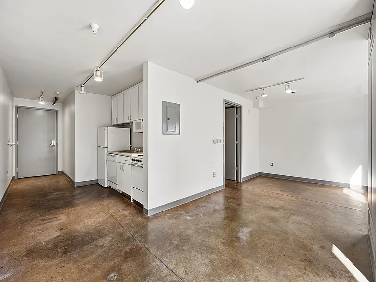 Whiteway Apartments — Photo 26