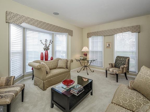 5th image of 24 Thornbury Ln