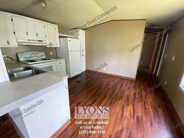 1913 Windsor Ave — Photo 4