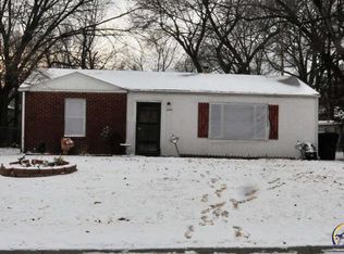 2241 SW Winterwood Ln, Topeka, KS 66614