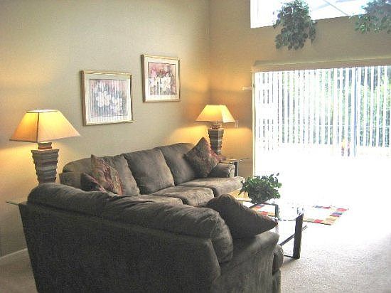 LB4P1043-family-sitting-room