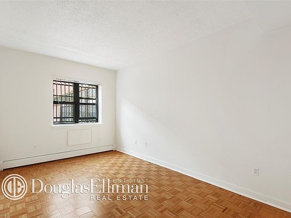 3rd image of 71 E 118th St Fl 1