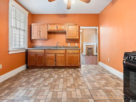 5th image of 3018 Fern St