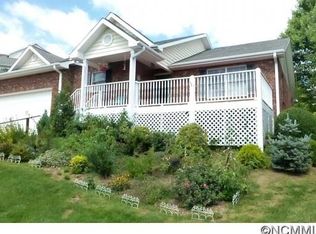 643 High Quarry Rd, Hendersonville, NC 28791