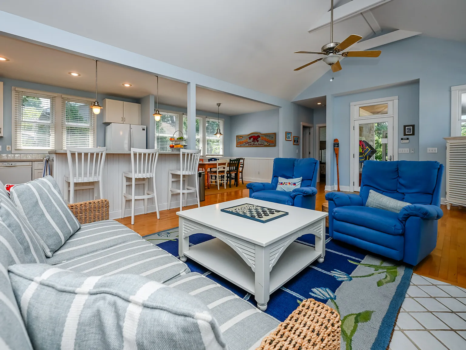 315 Creek Dr — Photo 3
